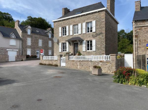 536 - Maison familiale en bordure de la plage du centre d'Erquy